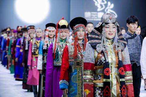 让蒙元素与世界对话：蒙元素首登中国国际时装周