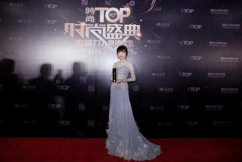 时尚TOP2020时尚盛典，靳烨获年度女性影响力推动者