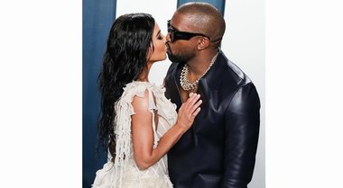 【卡戴珊与侃爷离婚】金·卡戴珊正式提出离婚申请，结束与侃爷Kanye West的七年婚姻
