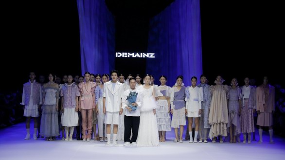 陈志华·DEMAINZ地缦《幻醒》2022春夏中国国际时装周发布大秀