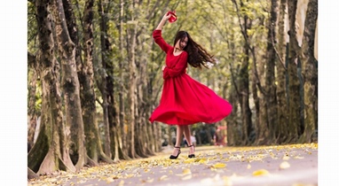 红色裙子配什么衣服最好看？