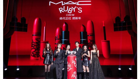 “绝代正红，燃新年”， M·A·C魅可RUBY红宝石系列全新上市