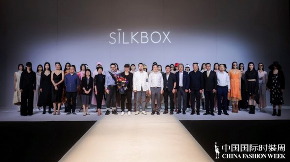 聚焦“当代”：寻求创意与市场之间的平衡点———Silk box携手李文耀登陆中国国际时装周
