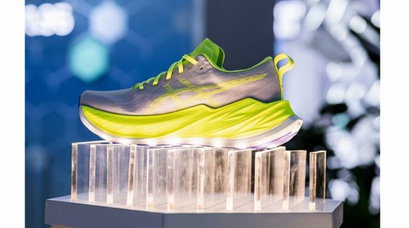 澎湃迈步，一往无前 ASICS 亚瑟士推出全新SUPERBLAST跑鞋