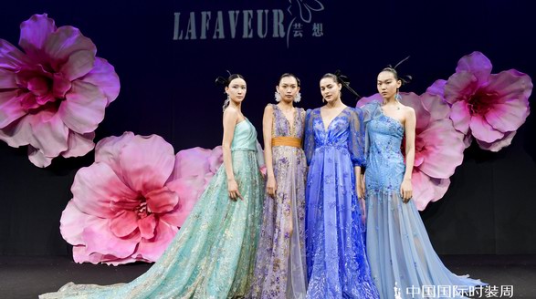 LAFAVEUR芸想「繁花之约」中国国际时装周惊艳绽放