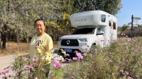 她决定做一棵树，长出自己的春天