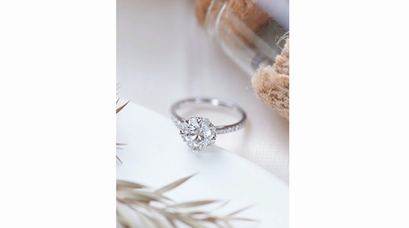 “悦天然 悦心动”，老凤祥天然钻石饰品为520求婚助力