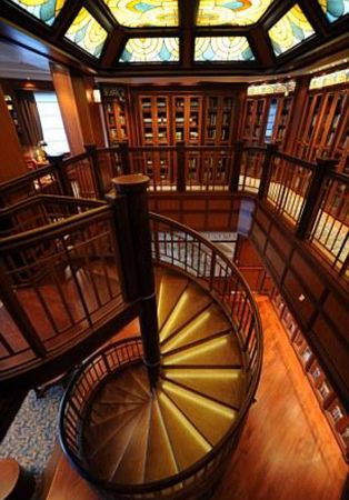 “伊丽莎白女王”号的图书馆容纳了6000部著作