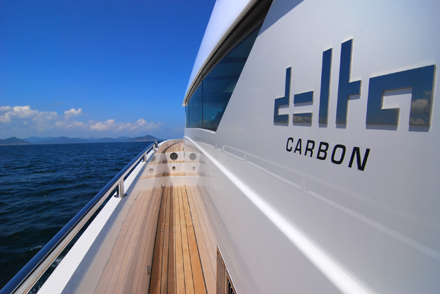 Delta Powerboats推出全球首款全碳纤维游艇