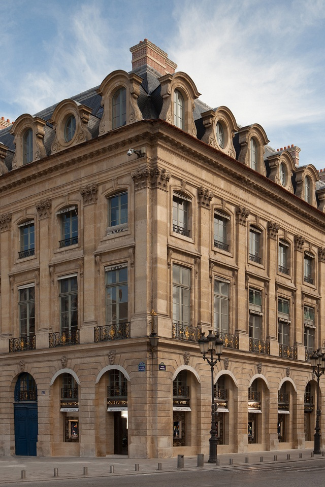 位于旺多姆广场的路易威登（Louis Vuitton）首间高级珠宝专卖店