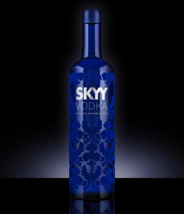 深蓝伏特加 SKYY 推出首款绒毛酒瓶伏特加