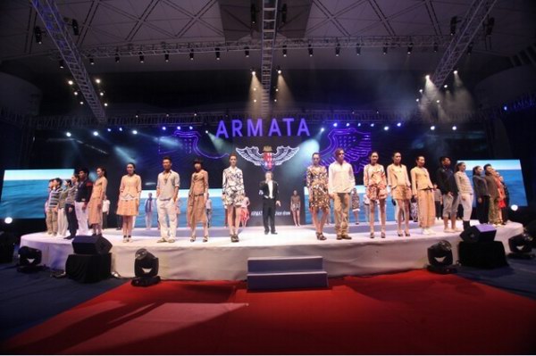 ARMATA中国区旗舰店开幕，亚曼答主题为“启航”的2012 ARMATA魅力时尚秀