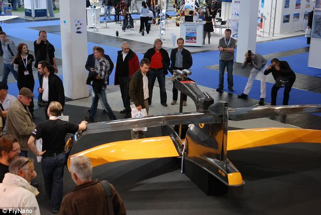 在2011年德国腓德烈斯哈芬国际航空展中展出的FlyNano概念机