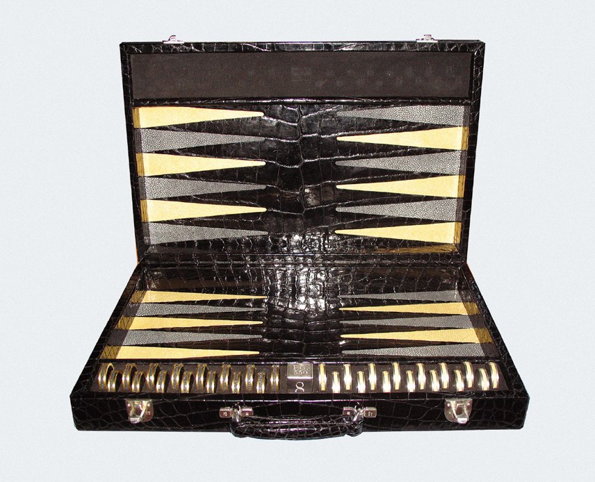 英国老牌制造商Geoffrey Parker度身定制的优质西洋双陆棋，售价387，890美元
