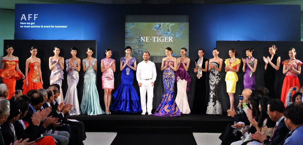 NE•TIGER “华夏礼服 礼传天下”高级定制华服秀，亚洲时尚联合会“为世界提供亚洲创意”主题展