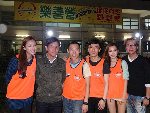 (左起) 2011中国小姐大赛香港赛区冠军曾淑雅小姐(Jumbo)、香港著名DJ及电视节目主持范振锋先生、向展威先生、向展邦先生、香港名模Olivia与著名歌手吴国敬先生合照。
