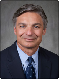 雷蒙德&middot;康纳(Raymond Conner)简历