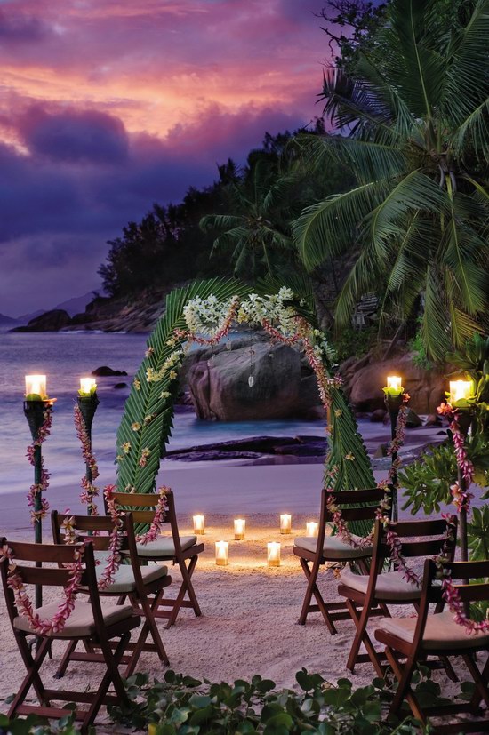 四季酒店婚礼推荐1:  塞舌尔马埃岛博瓦隆海滩“亲密沙滩婚礼
