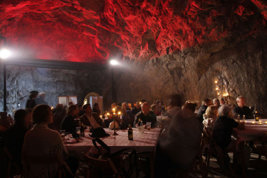 地心之旅：探秘最深地下洞穴酒店