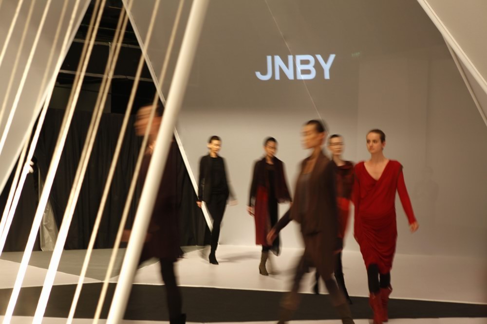 JNBY品牌“时间|意趣”18周年庆典主题活动暨JNBY品牌2012/13秋冬新款成衣发布会