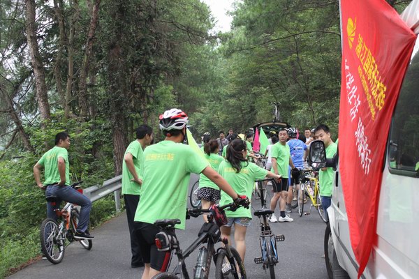 9月1日，浦江国际开元大酒店举行了“开元自行车骑行日”绿色骑行活动，以骑自行车、捡拾仙华水库边垃圾等形式，倡导“低碳、绿色、环保”的生活方式。