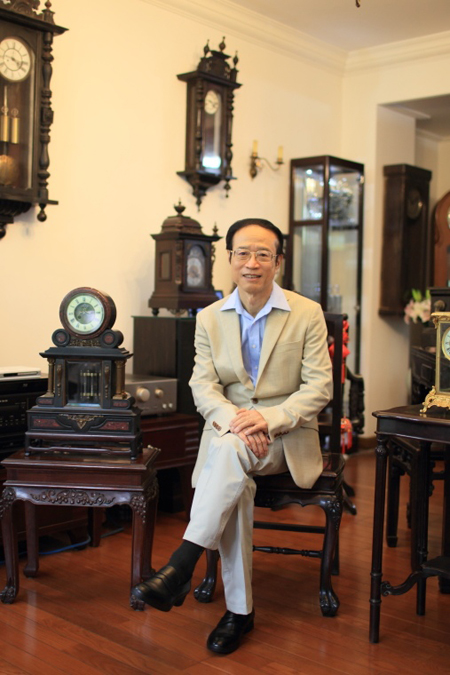 上海市收藏协会钟表专业委员会常务理事李威仁