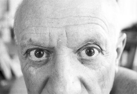 毕加索眼睛特写，1957年
