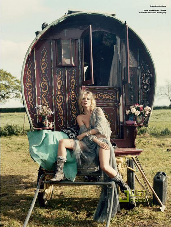 Kate Moss《Kate and the Gypsies》2009年9月号