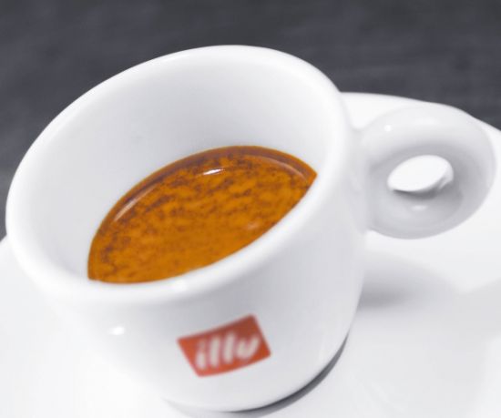 理想水温下煮出来的 Espresso 呈很深的红棕色，表面的泡沫会有暗褐色斑点(意大利人把它称为“el tigre(老虎斑纹)”，而且泡沫厚度应该在4毫米以上