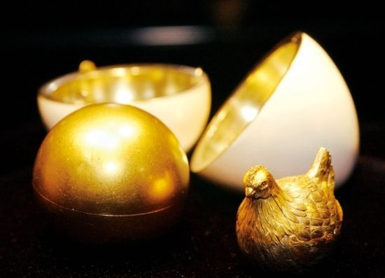 第一枚复活节彩蛋是“帝国金鸡彩蛋”