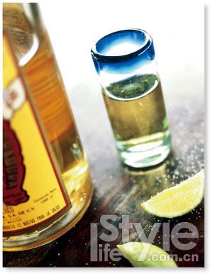 产自墨西哥特其拉小镇的龙舌兰酒因为风味独特，被尊称为特其拉酒