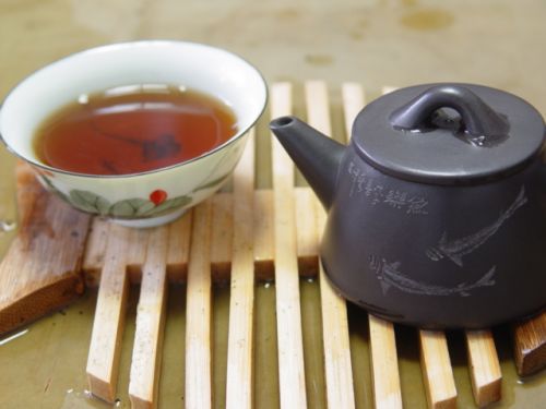 普洱茶、六堡茶均属黑茶