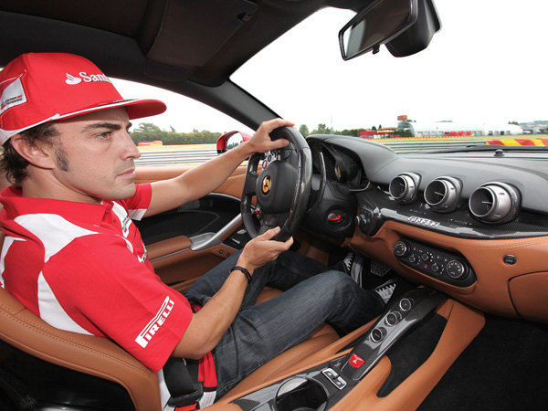阿隆索驾驭法拉利史上最快跑车 F12berlinetta