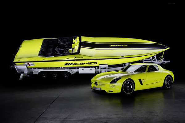 奔驰携手Cigarette Racing 推出概念电动赛艇
