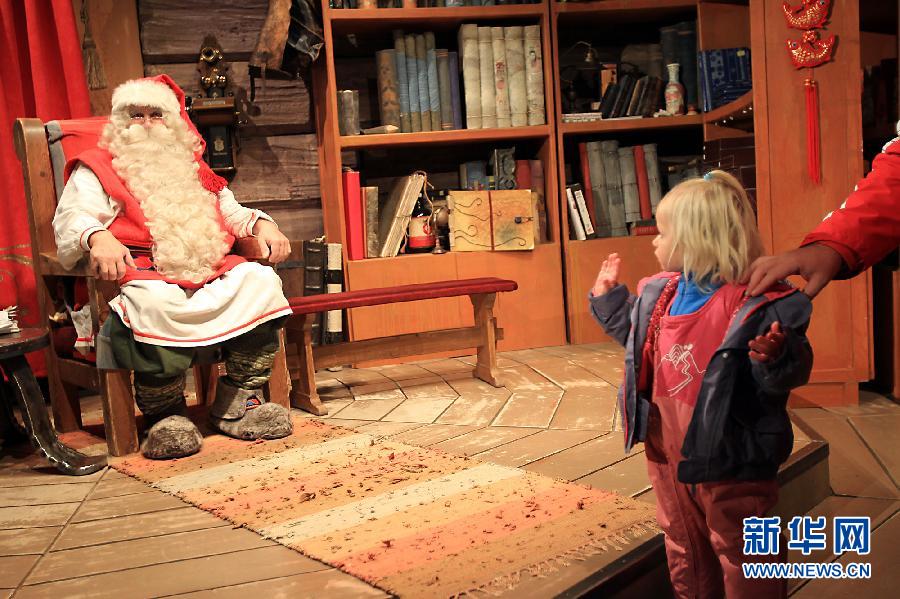 芬兰“圣诞老人”每天接待3000游客